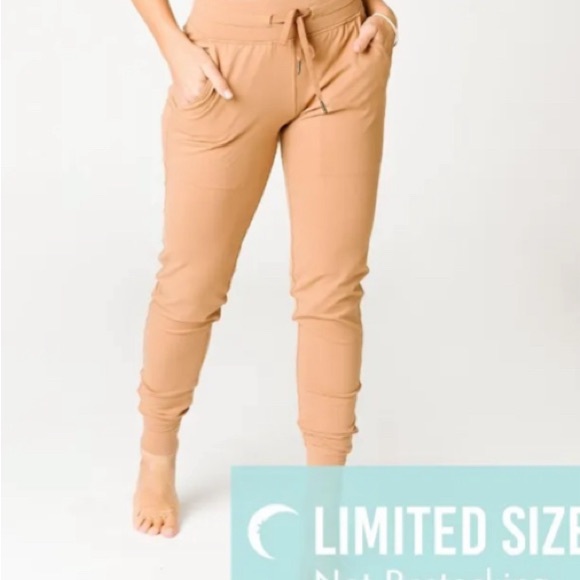 ZYIA Pants & Jumpsuits Camel Ascend Jogger Poshmark